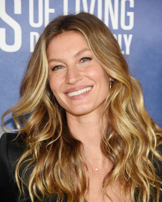 Gisele bündchen e seus cachos